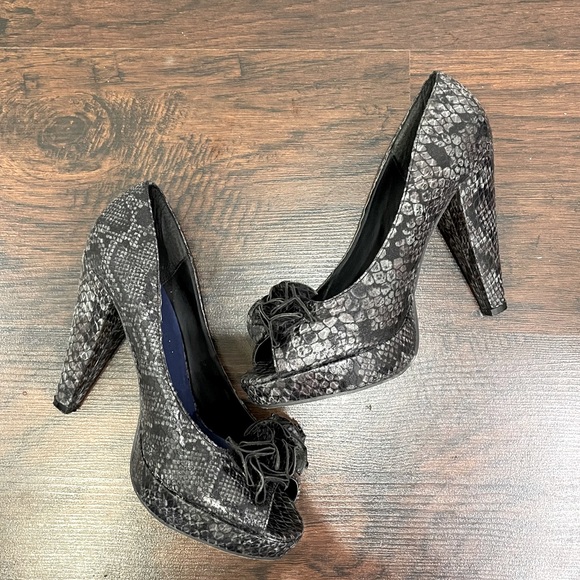 Madden Girl Micolee Snakeskin Peeptoe Pumps Sz 7 - Picture 1 of 11